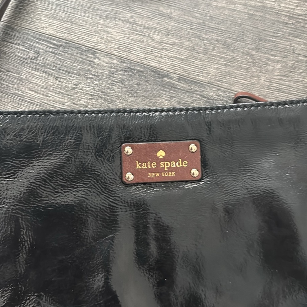 KATE SPADE Black Patent Leather w/Brown Leather Cross-Body Strap Shoulder Bag - Picture 2 of 7